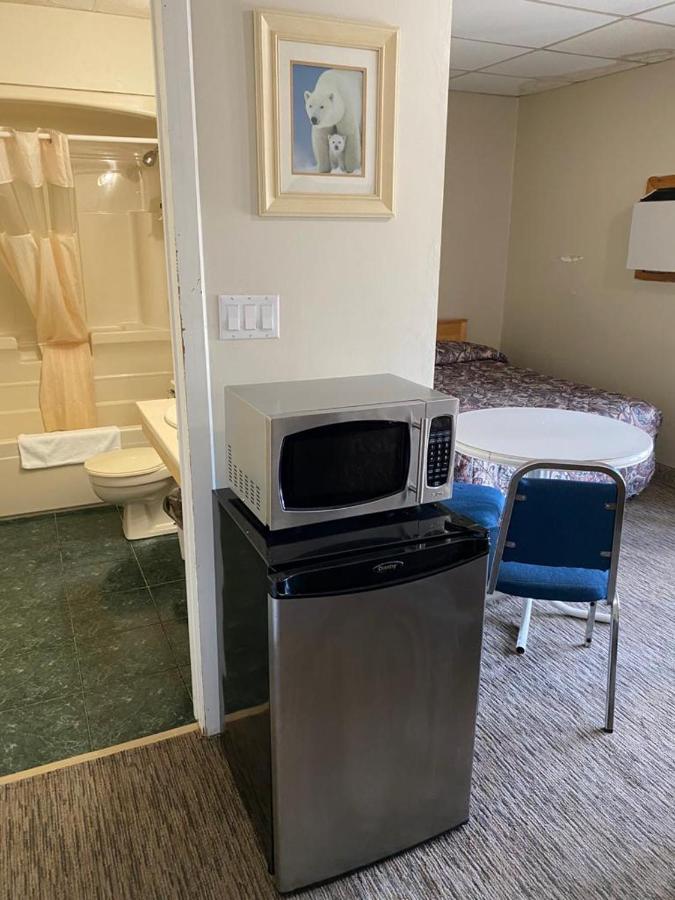North Adventure Inn Cochrane Экстерьер фото