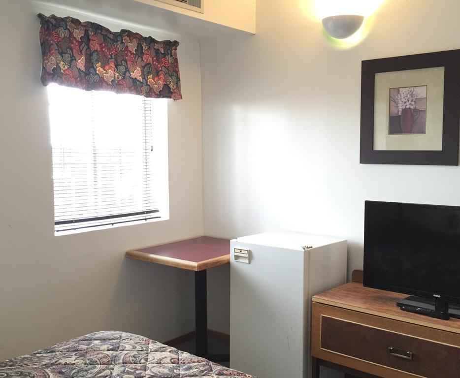 North Adventure Inn Cochrane Экстерьер фото
